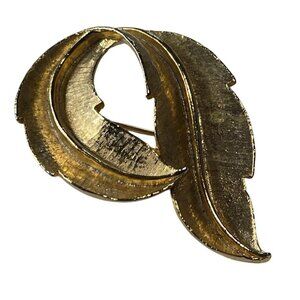 Gerrys Gold Tone Leaf Brooch Pin Costume Jewelry